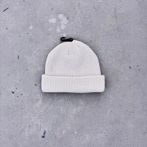 Minimalist Off-White Knit Beanie – Cozy Essential